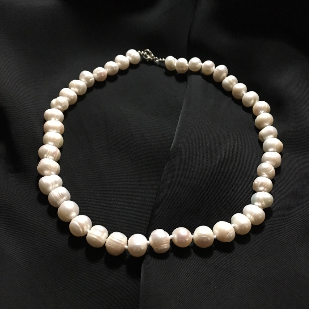 Real pearl necklace. Never worn.